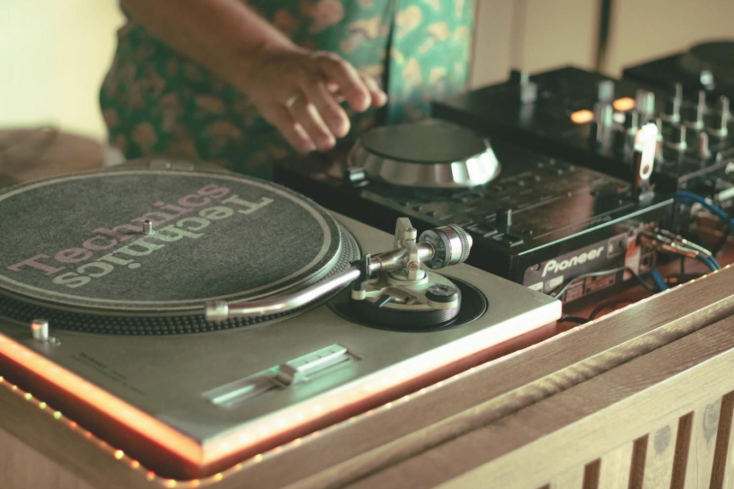 Sessione di produzione musicale in studio